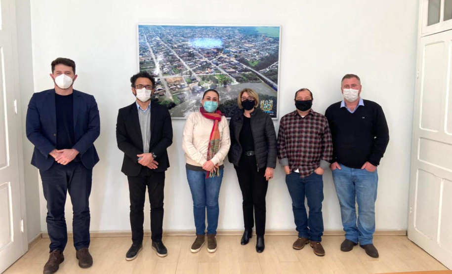 SÃO MATEUS DO SUL - O diretor-presidente da Fomento Paraná, Heraldo Neves, o diretor de Mercado, Vinícius Rocha, e a assessora de Relações Institucionais, Emilia Belinati, percorreram municípios dos Campos Gerais, do sul e sudeste do estado nesta quinta (22) e sexta-feira (23) para encontros com prefeitos, gestores e associações comerciais. - Curitiba, 23/07/2021 - Foto: Fomento Paraná