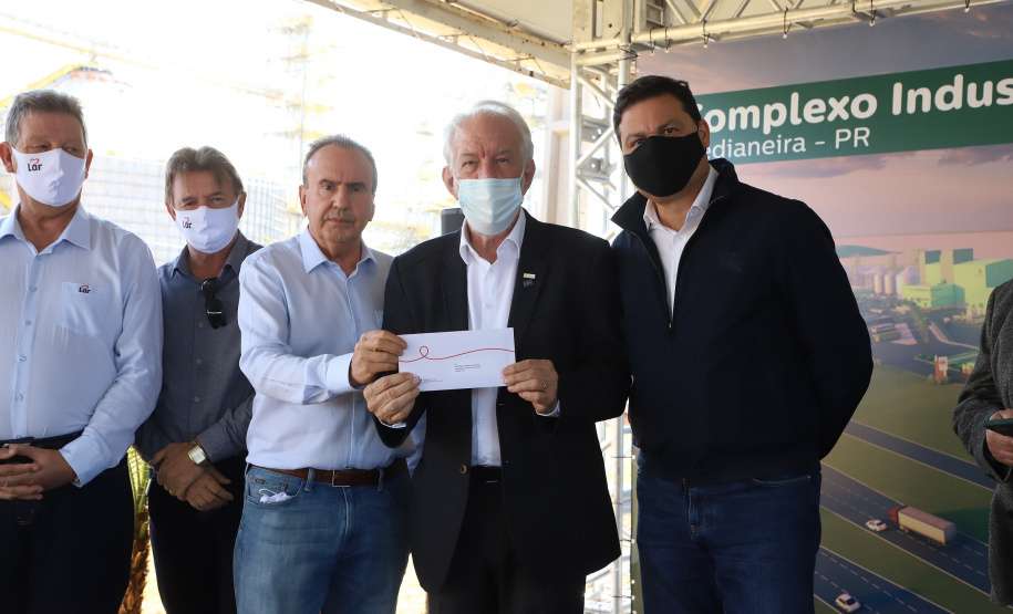 O governador do Paraná em exercício, Darci Piana, visita a Cooperativa Agroindustrial Lar neste domingo (25), no Complexo Industrial de Bom Jesus, que acaba de concluir a primeira etapa das obras.   Foto:  Ari Dias/AEN