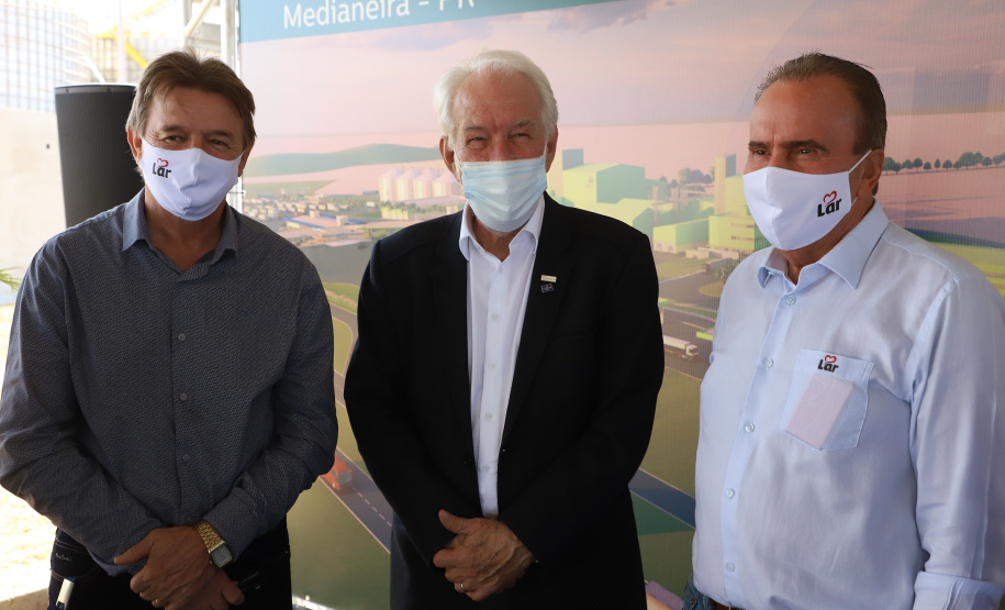 O governador do Paraná em exercício, Darci Piana, visita a Cooperativa Agroindustrial Lar neste domingo (25), no Complexo Industrial de Bom Jesus, que acaba de concluir a primeira etapa das obras.   Foto:  Ari Dias/AEN