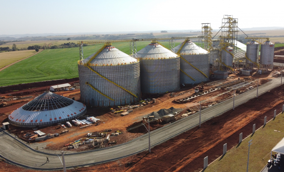 O governador do Paraná em exercício, Darci Piana, visita a Cooperativa Agroindustrial Lar neste domingo (25), no Complexo Industrial de Bom Jesus, que acaba de concluir a primeira etapa das obras.   Foto:  Ari Dias/AEN
