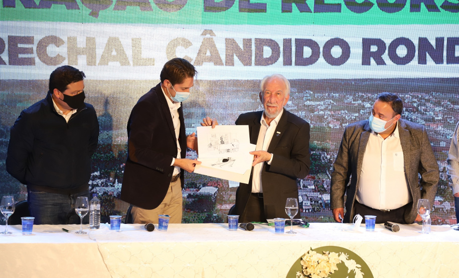 Darci Piana anuncia investimento de R$ 3,8 milhões em obras em Marechal Cândido RondonFoto: Ari Dias/AEN