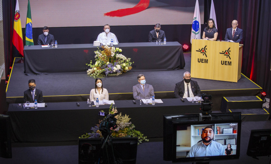 UEM ultrapassa marca de 77 mil profissionais formados em graduações. Número foi atingido com realização da cerimônia de colação de grau dos graduados de 2020 dos câmpus regionais - Maringá, 26/07/2021 - Foto: UEM