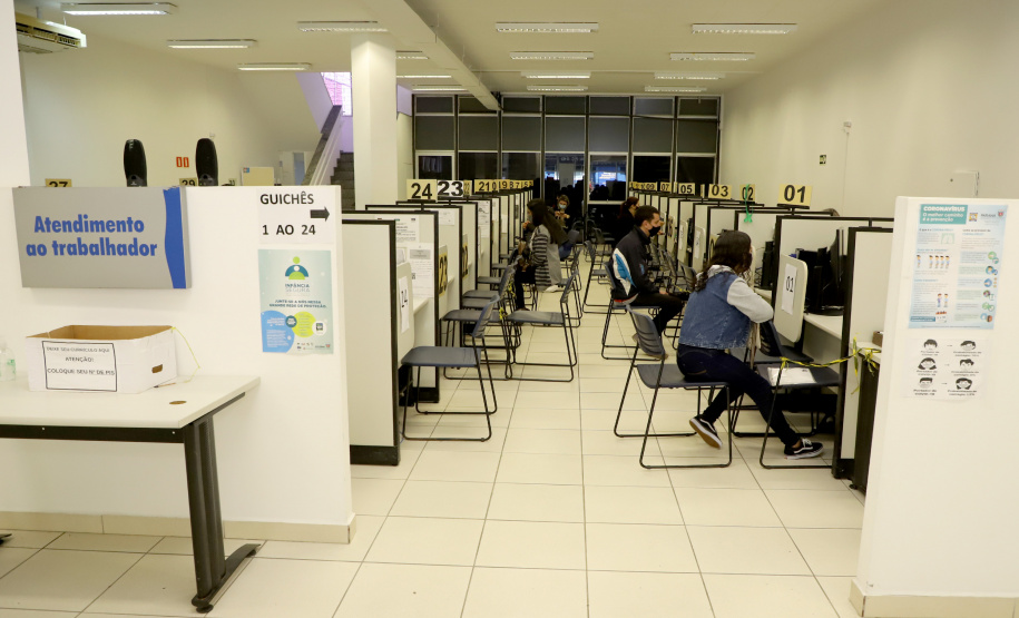 Semana começa com 4.129 vagas ofertadas pelas Agências do Trabalhador da Secretaria de Justiça, Família e Trabalho  -  Curitiba, 26/07/201  -  Foto: Ari Dias/AEN