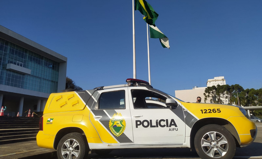 Fiscalização fecha pontos comerciais e dispersa mais de 800 pessoas em Curitiba
Foto: PMPR