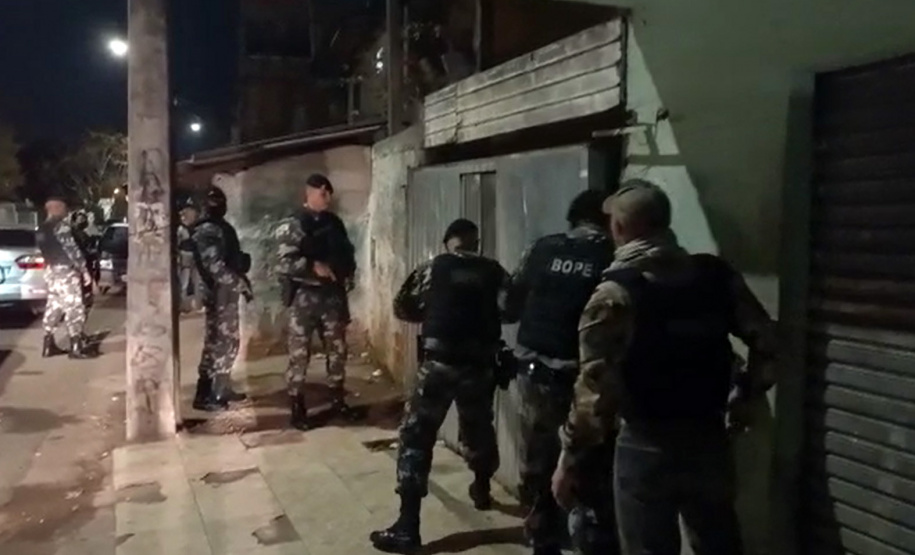 PM cumpre 13 mandados judiciais no bairro Prado Velho e apreende adolescentes envolvidos com o tráfico, em Curitiba  -  Curitiba, 27/07/2021  -  Foto: SESP-PR