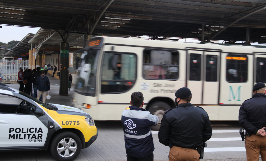 Roubos nos ambientes de transporte coletivo caem 48,6% no Paraná e mais da metade somente na Capital no primeiro semestre
Foto:PMPR