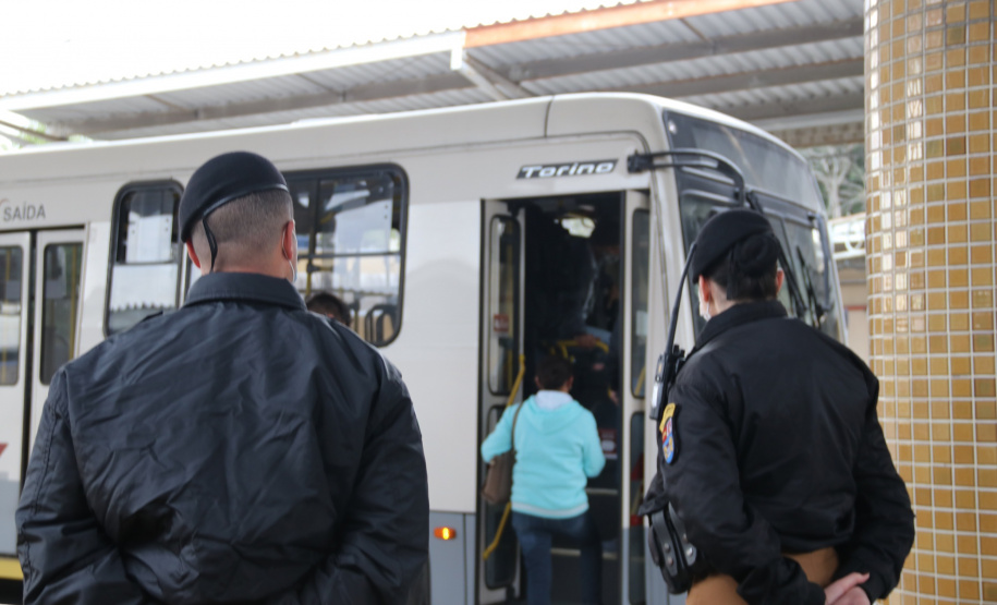 Roubos nos ambientes de transporte coletivo caem 48,6% no Paraná e mais da metade somente na Capital no primeiro semestre
Foto:PMPR