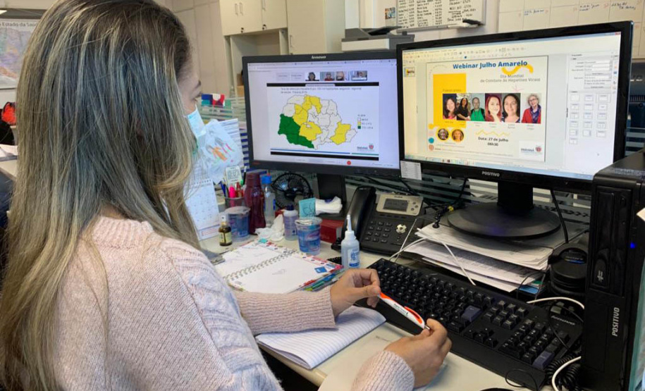 A Secretaria de Estado da Saúde promoveu hoje (27) uma webinar para marcar o Dia Mundial de Combate às Hepatites Virais. O evento, organizado pela Diretoria de Atenção de Vigilância em Saúde, por meio da Divisão de Doenças Crônicas e Infecções Sexualmente Transmissíveis, contou com a participação de profissionais que atuam na área junto as 22 Regionais de Saúde do Estado. - Curitiba, 27/07/2021 - Foto: SESA