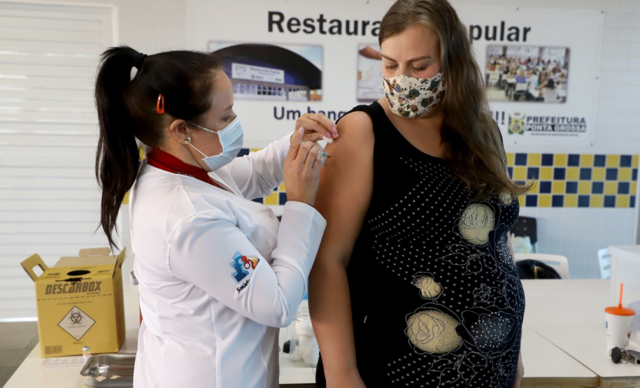 Gestantes que receberam primeira dose da AstraZeneca vão tomar segunda da Pfizer ou CoronaVac
Foto: Ari Dias/AEN