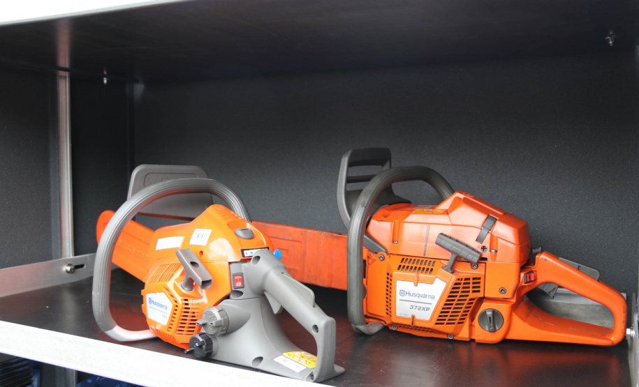 O Corpo Bombeiros de São José dos Pinhais recebeu nesta terça-feira (27/07), em cerimônia realizada no 6º Grupamento de Bombeiros, um caminhão Auto-Bomba Tanque Resgate (ABTR) para dar suporte ao combate à incêndios na cidade. A nova viatura do Corpo de Bombeiro é a primeira de modelo americano no Estado do Paraná, sendo projetada e desenvolvida para atividade da corporação.  -  Curitiba, 28/07/2021  -  Foto: SESP-PR