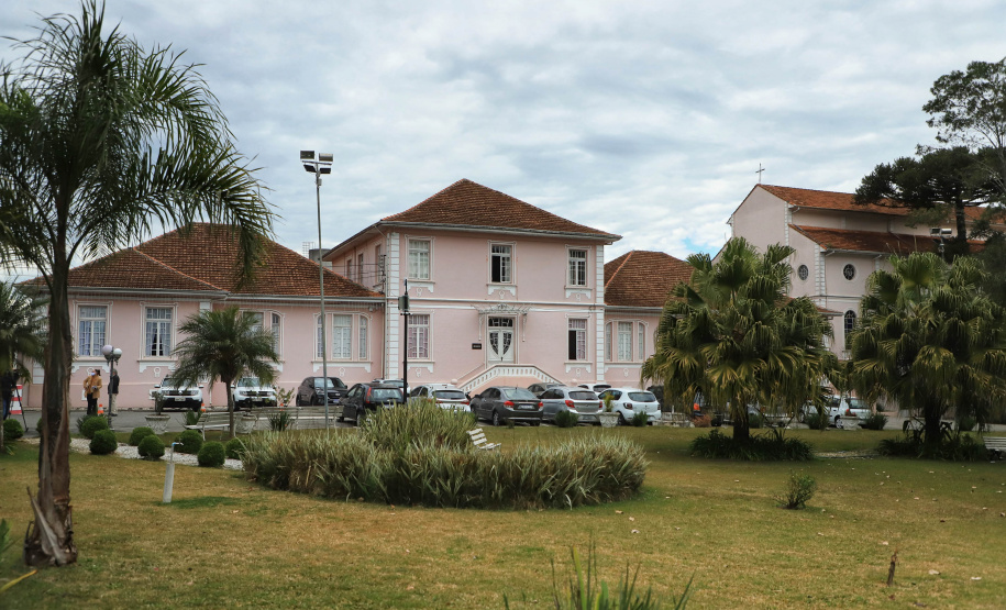 O Governo do Estado realizou na manhã desta quarta-feira (28) a primeira entrega de alimentos do Programa Compra Direta Paraná em Curitiba em 2021. O lançamento simbólico aconteceu no Asilo São Vicente de Paulo, no bairro Juvevê, com produtos da Cooperativa de Agricultores Orgânicos e de Produção Agroecológica (Coaopa). A cerimônia contou com a presença do secretário estadual da Agricultura e do Abastecimento, Norberto Ortigara.   -  Curitiba, 28/07/2021  -  Foto: José Fernando Ogura/AEN