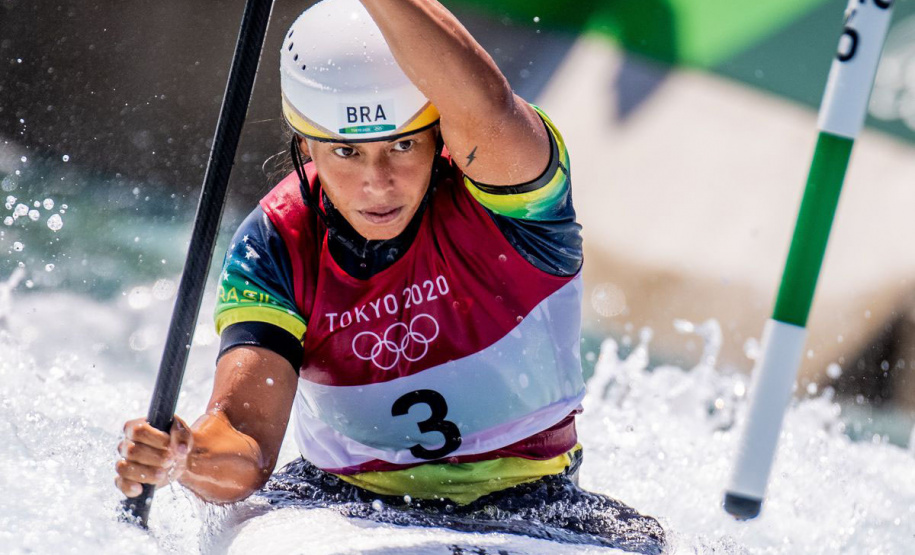 28.07.2021 - Jogos Olímpicos Tóquio 2020 - Tóquio - Kasai Canoe Slalom Park - Na foto Ana Satilá do Time Brasil durante as eliminatórias da categoria C1 da canoagem slalom. Foto: Míriam Jeske/COB