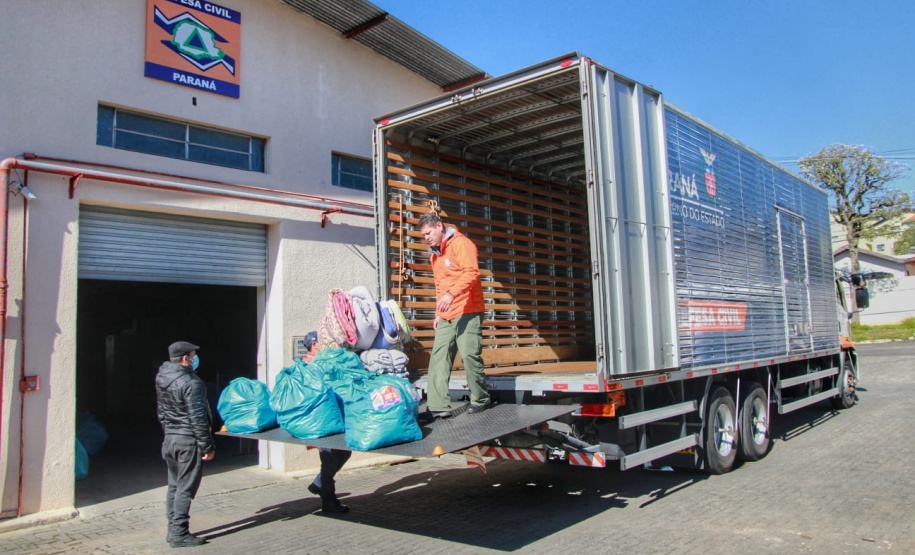 Outras 40 mil peças serão distribuídas pela Defesa Civil estadual ainda nesta semana para famílias do Sul e Centro-Sul, duas das regiões mais frias. Até o final desta semana, ao menos 79 municípios serão atendidos com as doações. Foto: Alessandro Vieira/AEN