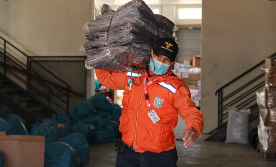 Outras 40 mil peças serão distribuídas pela Defesa Civil estadual ainda nesta semana para famílias do Sul e Centro-Sul, duas das regiões mais frias. Até o final desta semana, ao menos 79 municípios serão atendidos com as doações. Foto: Alessandro Vieira/AEN