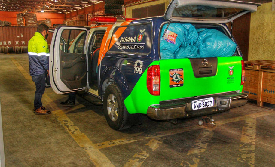 O Governo do Estado entregou nesta quarta-feira (28) duas mil peças arrecadadas por meio da Campanha Aquece Paraná para moradores das ilhas do Litoral. Outras 40 mil peças serão distribuídas pela Defesa Civil estadual ainda nesta semana para famílias das regiões Sul e Centro-Sul, duas das regiões mais frias. Foto: Alessandro Vieira/AEN