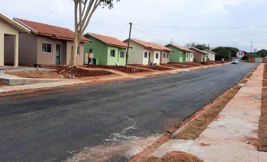 O Residencial Ibicatu, novo empreendimento habitacional em Centenário do Sul com 30 moradias, está em fase final de construção. O projeto recebeu R$ 1,7 milhão de investimento do Governo do Estado e atenderá famílias em situação de vulnerabilidade social da cidade, na região Norte do Paraná. (Foto: Ivone/Cohapar)
