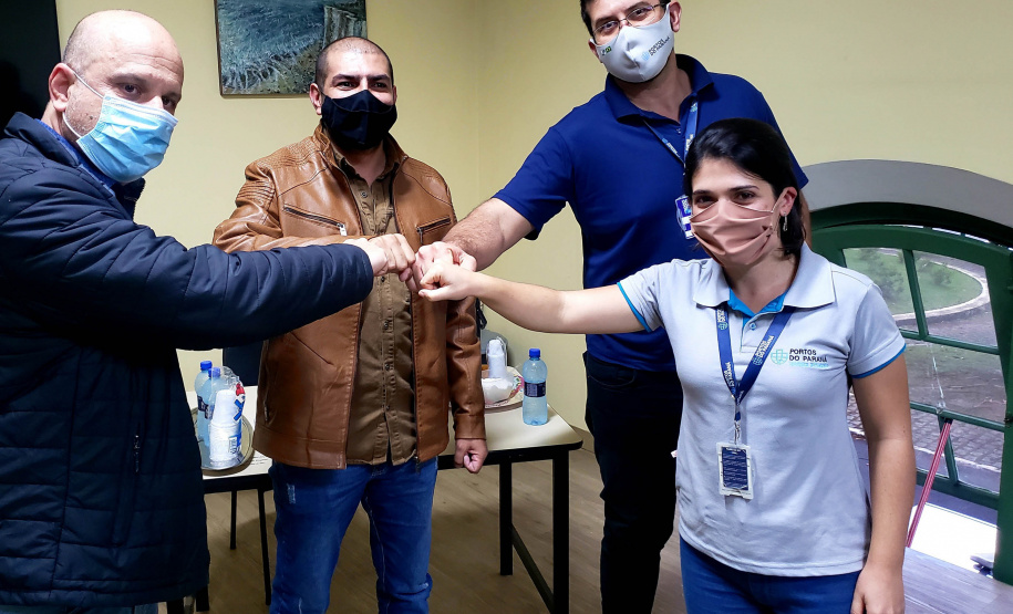 A Portos do Paraná deu início às ações do programa de recuperação de áreas de preservação permanente nas regiões de Paranaguá e Antonina e conservar matas nativas. Nesta terça-feira, representantes da empresa estiveram em Antonina para apresentar os responsáveis pelo programa e tratar do apoio da prefeitura do município e da adesão da população.  -  Paranaguá, 28/07/2021  -  Foto: Pierpaolo Nota/ Portos do Paraná