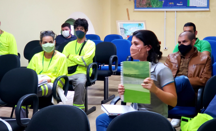 A Portos do Paraná deu início às ações do programa de recuperação de áreas de preservação permanente nas regiões de Paranaguá e Antonina e conservar matas nativas. Nesta terça-feira, representantes da empresa estiveram em Antonina para apresentar os responsáveis pelo programa e tratar do apoio da prefeitura do município e da adesão da população.  -  Paranaguá, 28/07/2021  -  Foto: Pierpaolo Nota/ Portos do Paraná