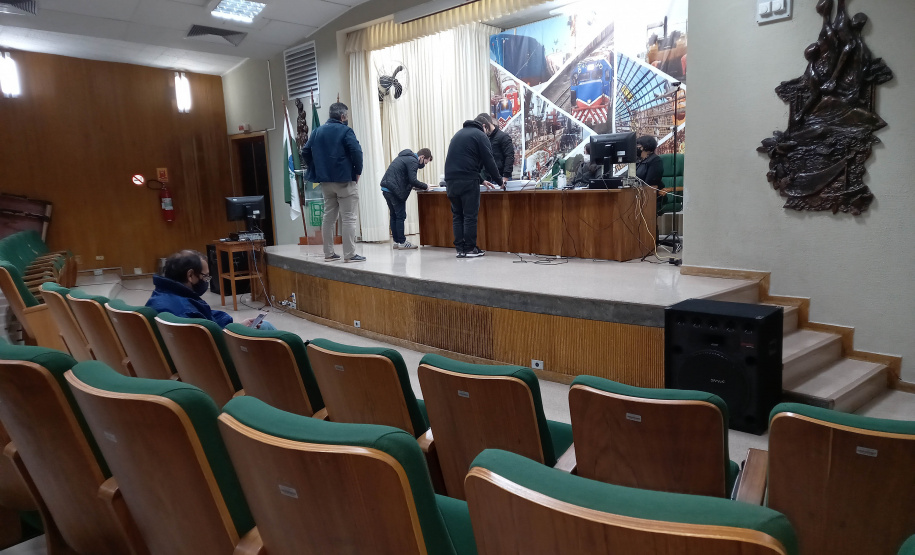 O Departamento de Estradas de Rodagem do Paraná (DER/PR) abriu nesta quarta-feira (28) os envelopes com as propostas técnicas de duas licitações para elaborar os projetos de engenharia da restauração e ampliação da capacidade da PR-317, entre Iguaraçu e a divisa com São Paulo, na região Noroeste do Estado. O trecho tem 70,13 quilômetros de extensão. - curitiba, 28/07/2021 - foto: DER-PR