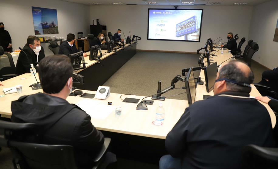 Em comemoração ao Dia do Agricultor, o governador Carlos Massa Ratinho Junior participou nesta quarta-feira (28), na fábrica da New Holland, em Curitiba, do lançamento do Colheitômetro. Foto: Ari Dias/AEN