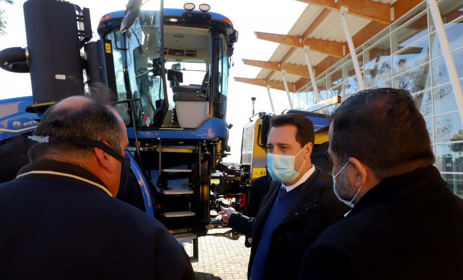 Em comemoração ao Dia do Agricultor, o governador Carlos Massa Ratinho Junior participou nesta quarta-feira (28), na fábrica da New Holland, em Curitiba, do lançamento do Colheitômetro. Foto: Ari Dias/AEN