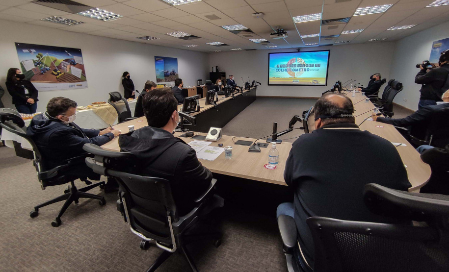 Em comemoração ao Dia do Agricultor, o governador Carlos Massa Ratinho Junior participou nesta quarta-feira (28), na fábrica da New Holland, em Curitiba, do lançamento do Colheitômetro. Foto: Jonathan Campos/AEN