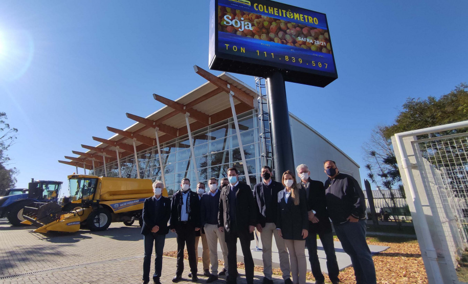 Em comemoração ao Dia do Agricultor, o governador Carlos Massa Ratinho Junior participou nesta quarta-feira (28), na fábrica da New Holland, em Curitiba, do lançamento do Colheitômetro. Foto: Jonathan Campos/AEN