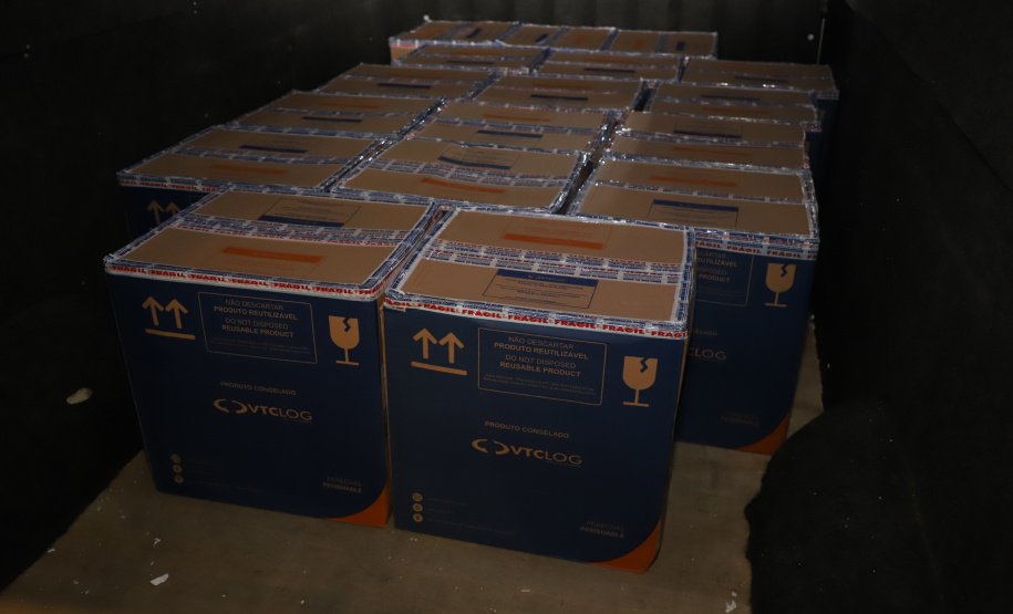 118.170 doses da Pfizer chegam ao Paraná, completando a remessa da semana. Foto: Ari Dias/AEN