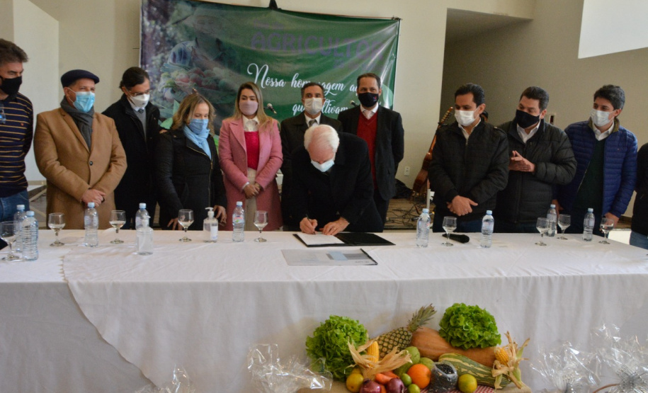 O vice-governador Darci Piana inaugurou nesta quinta-feira (29), em Corbélia, no Oeste do Paraná, uma Unidade Básica de Saúde (UBS) no bairro Santa Catarina e de uma quadra de esportes no Jardim Juliana.Foto: Gisele Barão