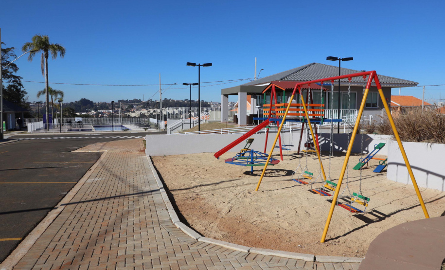 O governador Carlos Massa Ratinho Junior entregou nesta sexta-feira (30) 454 habitações do programa federal Casa Verde e Amarela em Ponta Grossa, nos Campos Gerais. O Residencial Porto Belvedere beneficia 1,8 mil pessoas na região.
Foto:Ari Dias/AEN