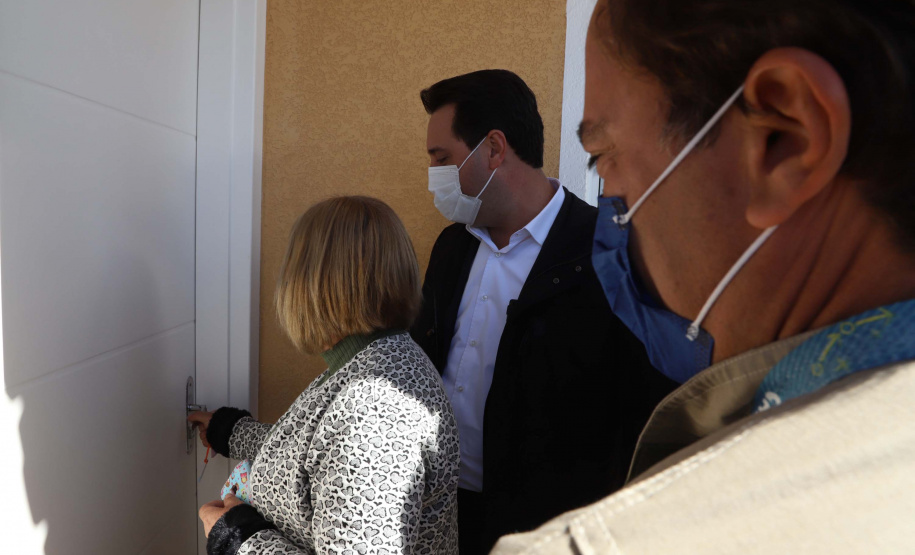 O governador Carlos Massa Ratinho Junior entregou nesta sexta-feira (30) 454 habitações do programa federal Casa Verde e Amarela em Ponta Grossa, nos Campos Gerais. O Residencial Porto Belvedere beneficia 1,8 mil pessoas na região.
Foto:Ari Dias/AEN