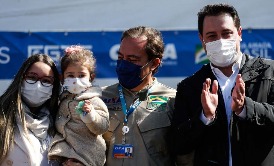 O governador Carlos Massa Ratinho Junior entregou nesta sexta-feira (30) 454 habitações do programa federal Casa Verde e Amarela em Ponta Grossa, nos Campos Gerais. O Residencial Porto Belvedere beneficia 1,8 mil pessoas na região.
Foto: Jonathan Campos/AEN