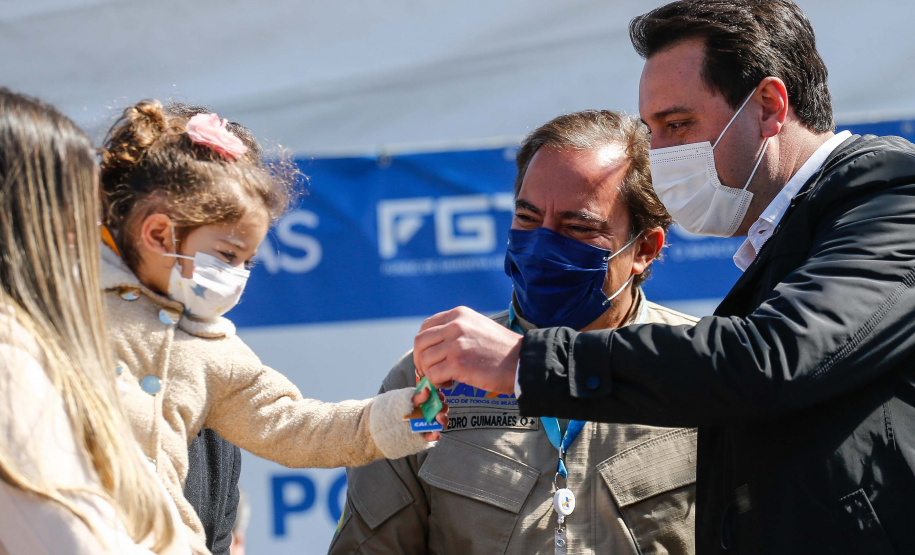 O governador Carlos Massa Ratinho Junior entregou nesta sexta-feira (30) 454 habitações do programa federal Casa Verde e Amarela em Ponta Grossa, nos Campos Gerais. O Residencial Porto Belvedere beneficia 1,8 mil pessoas na região.
Foto: Jonathan Campos/AEN