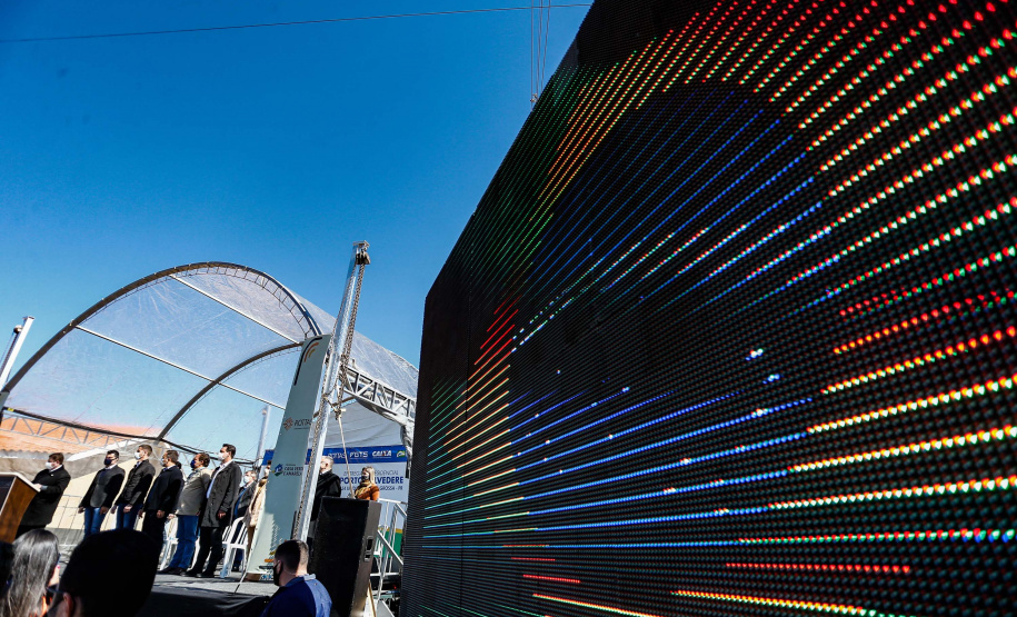 O governador Carlos Massa Ratinho Junior entregou nesta sexta-feira (30) 454 habitações do programa federal Casa Verde e Amarela em Ponta Grossa, nos Campos Gerais. O Residencial Porto Belvedere beneficia 1,8 mil pessoas na região.
Foto: Jonathan Campos/AEN