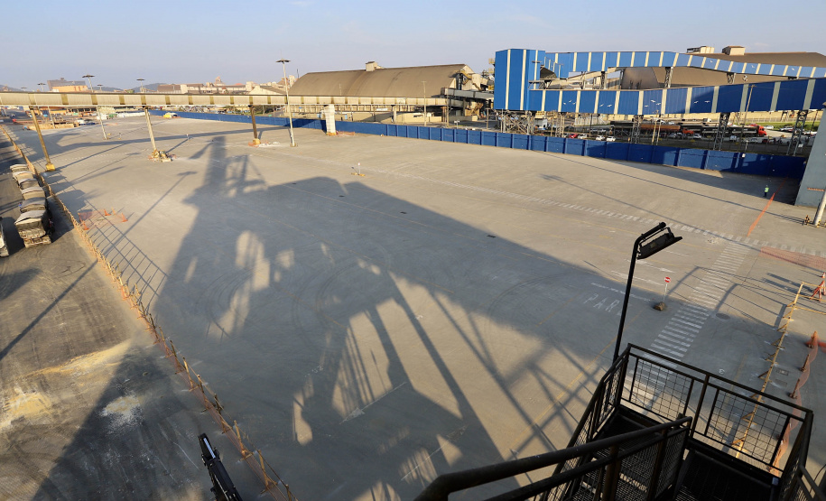 Maior produtora e exportadora de papéis para embalagens e embalagens de papel do Brasil, a Klabin iniciou as obras para a construção do seu novo terminal no cais do Porto de Paranaguá, após a assinatura da ordem para liberação dos serviços no mês de julho pela Portos do Paraná.  -  Paranaguá, 30/07/2021  -  Foto: Claudio Neves/Portos do Paraná