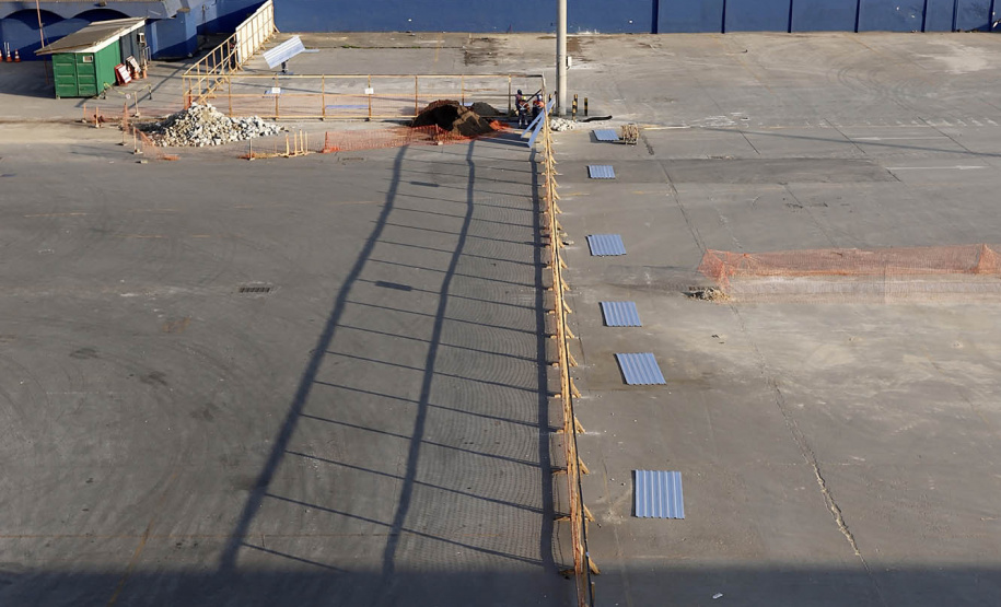 Maior produtora e exportadora de papéis para embalagens e embalagens de papel do Brasil, a Klabin iniciou as obras para a construção do seu novo terminal no cais do Porto de Paranaguá, após a assinatura da ordem para liberação dos serviços no mês de julho pela Portos do Paraná.  -  Paranaguá, 30/07/2021  -  Foto: Claudio Neves/Portos do Paraná