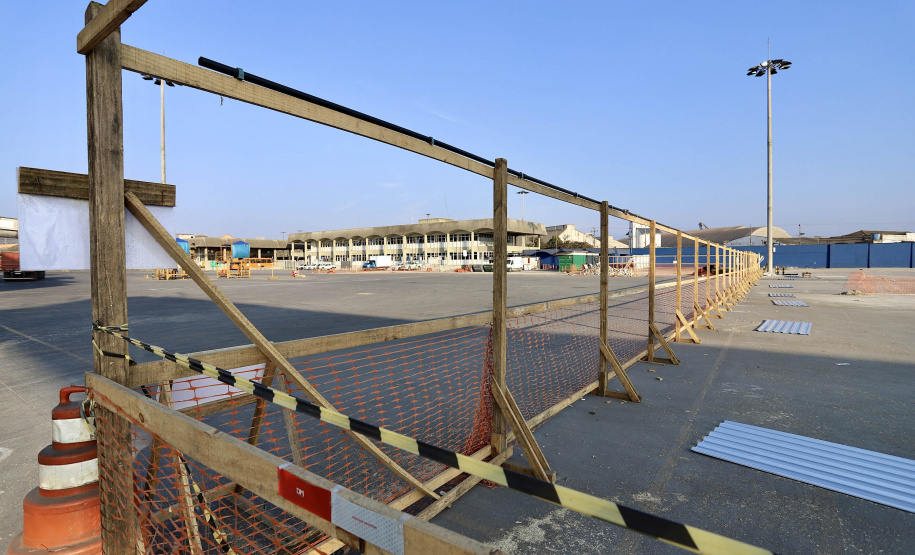 Maior produtora e exportadora de papéis para embalagens e embalagens de papel do Brasil, a Klabin iniciou as obras para a construção do seu novo terminal no cais do Porto de Paranaguá, após a assinatura da ordem para liberação dos serviços no mês de julho pela Portos do Paraná.  -  Paranaguá, 30/07/2021  -  Foto: Claudio Neves/Portos do Paraná