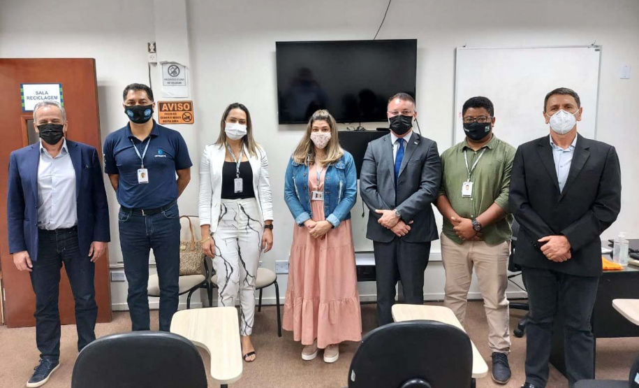 O Departamento de Trânsito do Paraná (Detran-PR) recebeu um ônibus doado pela Receita Federal, nesta segunda-feira, 26, durante viagem da diretoria à Foz do Iguaçu, no oeste do Estado. Foto: DetranPR