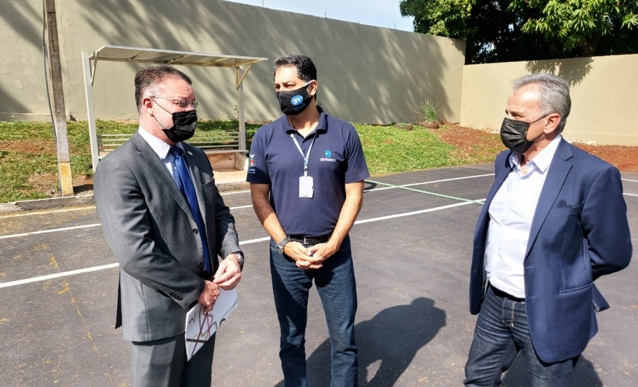 O Departamento de Trânsito do Paraná (Detran-PR) recebeu um ônibus doado pela Receita Federal, nesta segunda-feira, 26, durante viagem da diretoria à Foz do Iguaçu, no oeste do Estado. Foto: DetranPR