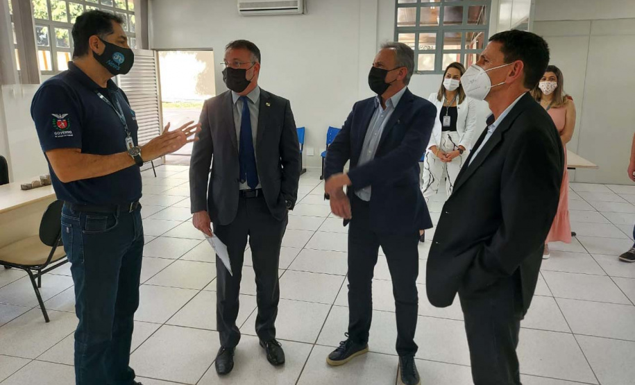 O Departamento de Trânsito do Paraná (Detran-PR) recebeu um ônibus doado pela Receita Federal, nesta segunda-feira, 26, durante viagem da diretoria à Foz do Iguaçu, no oeste do Estado. Foto: DetranPR