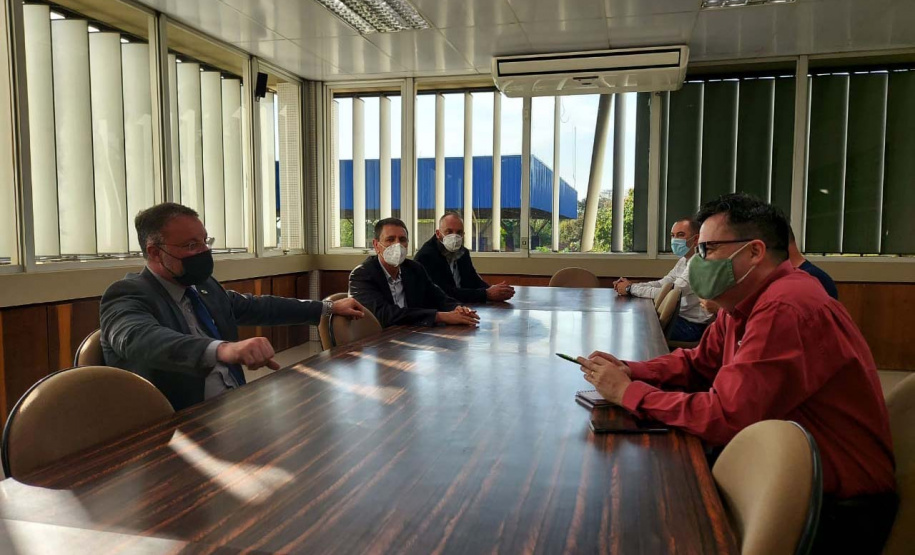 O Departamento de Trânsito do Paraná (Detran-PR) recebeu um ônibus doado pela Receita Federal, nesta segunda-feira, 26, durante viagem da diretoria à Foz do Iguaçu, no oeste do Estado. Foto: DetranPR