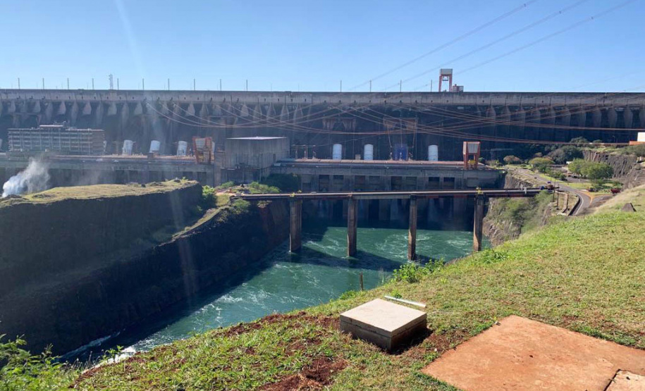 O Departamento de Trânsito do Paraná (Detran-PR) recebeu um ônibus doado pela Receita Federal, nesta segunda-feira, 26, durante viagem da diretoria à Foz do Iguaçu, no oeste do Estado. Foto: DetranPR