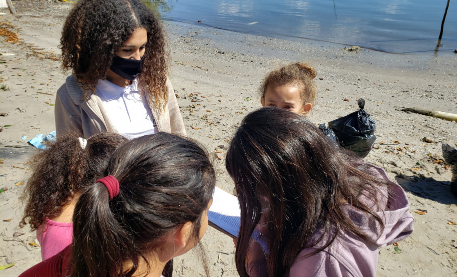 Portos do Paraná promove ação de limpeza de manguezal: Nesta sexta-feira (30), 115 quilos de lixo foram recolhidos do manguezal, na Ilha do Teixeira, em Paranaguá. Foto  Pierpaolo Nota/ Portos do Paraná.