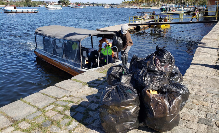 Portos do Paraná promove ação de limpeza de manguezal: Nesta sexta-feira (30), 115 quilos de lixo foram recolhidos do manguezal, na Ilha do Teixeira, em Paranaguá. Foto  Pierpaolo Nota/ Portos do Paraná.