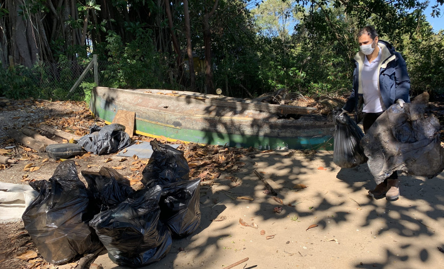 Portos do Paraná promove ação de limpeza de manguezal: Nesta sexta-feira (30), 115 quilos de lixo foram recolhidos do manguezal, na Ilha do Teixeira, em Paranaguá. Foto  Pierpaolo Nota/ Portos do Paraná.