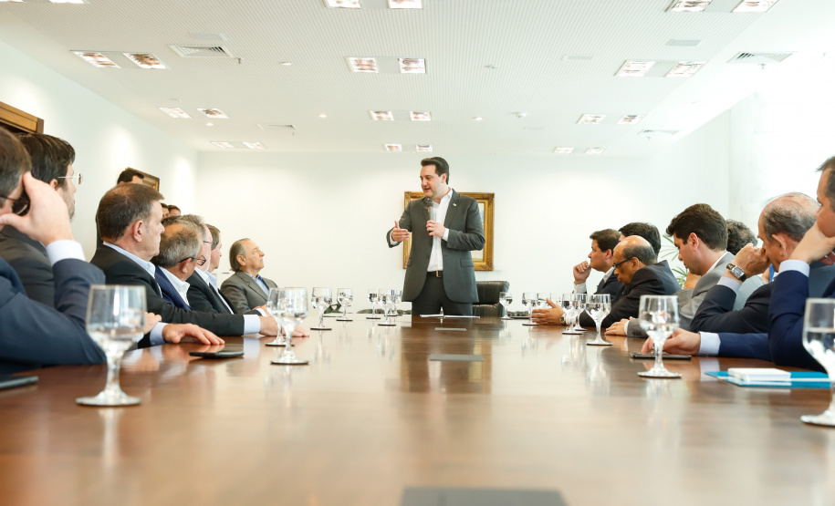 KLABIN - O Governo do Estado e a Klabin anunciaram nesta terça-feira (17) um investimento de R$ 450 milhões da empresa para obras de infraestrutura