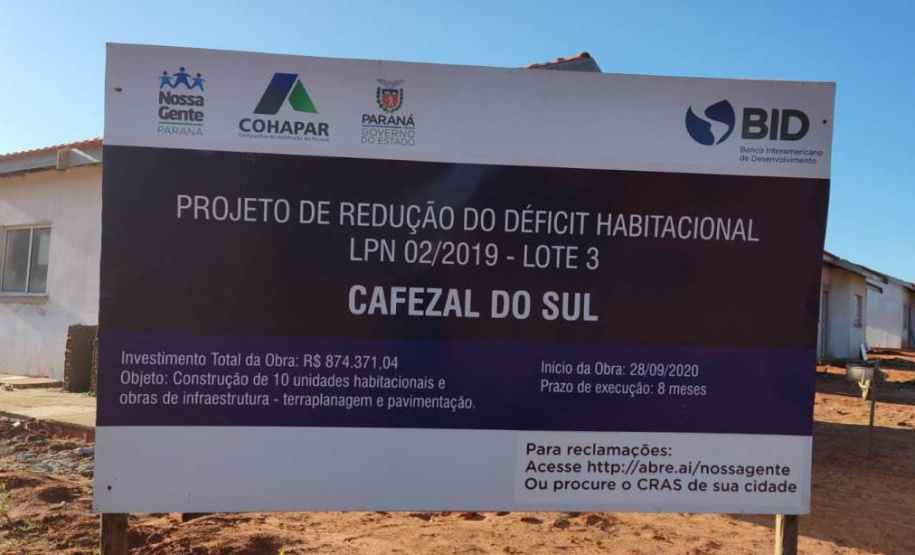 Dez famílias que vivem em condições precárias no distrito de Jangada, em Cafezal do Sul, receberão em breve as chaves de novas moradias. Nesta sexta-feira (30), técnicos da Cohapar vistoriaram a obra, que está com 70% do cronograma concluído e envolve investimentos de R$ 875 mil do Governo do Estado. (Foto: Silvio Rodacki/Cohapar)