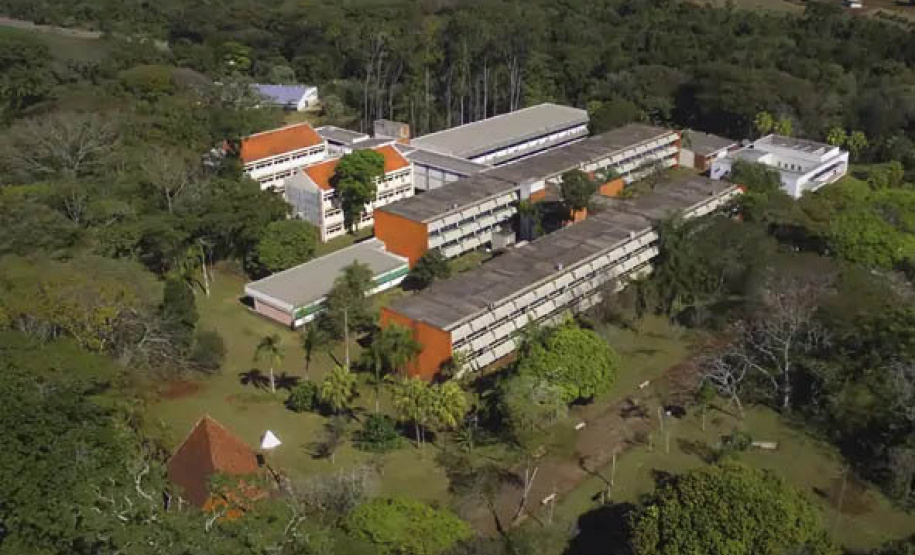 Cerca de 13 mil estudantes dos 54 cursos de graduação da UEL voltam às aulas a partir da próxima segunda-feira (2), dando início ao ano letivo 2021 da UEL, em formato remoto emergencial, obedecendo Resolução aprovada pelo Conselho de Ensino, Pesquisa e Extensão (CEPE), que orienta as atividades acadêmicas. -  Londrina, 30/07/2021  -  Foto: UEL