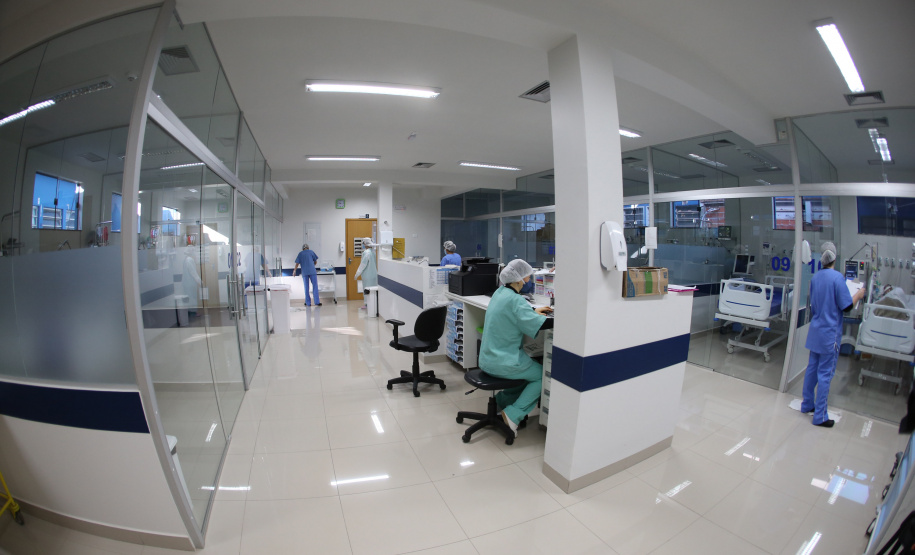 Taxa de ocupação em leitos de UTI exclusivos para Covid é a menor em nove meses. Foto: Geraldo Bubniak/AEN