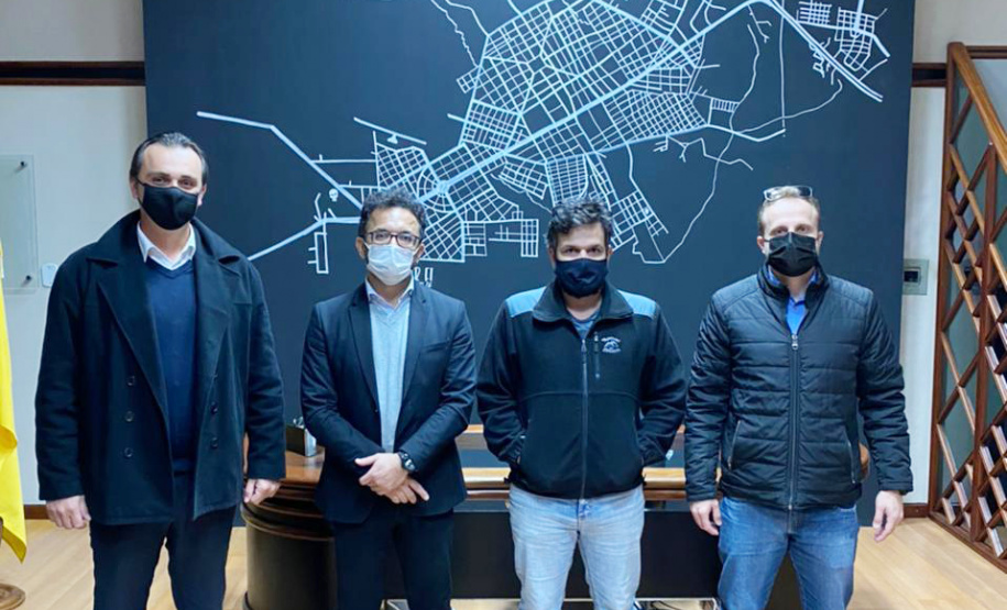 Em Paranavaí os diretores da Fomento Paraná foram recebidos pelo prefeito Carlos Henrique Rossato Gomes – Delegado Caíque, e pelo secretário de Indústria e Comércio do município.. Foto: Fomento Paraná